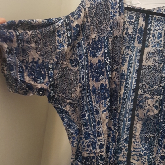3/$20 Forever 21 blue print kimono/cover up - Picture 2 of 4